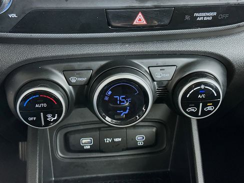 Used 2025 Hyundai Venue SEL image 23