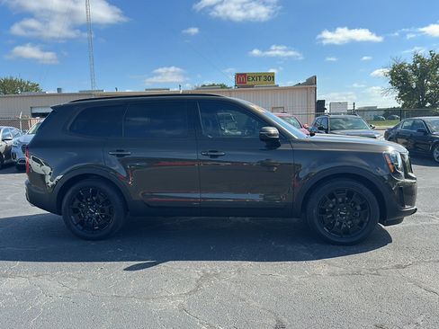 Used 2022 Kia Telluride SX w/ SX Prestige Package image 9