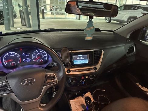 Used 2021 Hyundai Accent SE image 11
