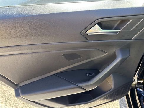 Certified 2022 Volkswagen Jetta SEL image 9