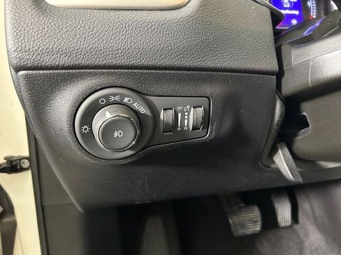 Used 2019 Jeep Compass Latitude w/ Cold Weather Group AWD/4WD image 18