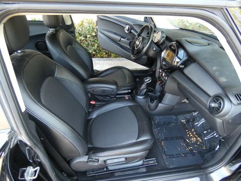 Used 2018 MINI Cooper 2-Door Hardtop FWD image 27