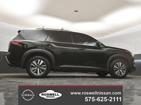 Certified 2025 Nissan Pathfinder SL image 16