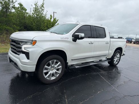 Used 2023 Chevrolet Silverado 1500 High Country w/ High Country Premium Package AWD/4WD image 4