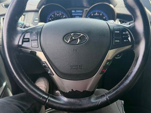 Used 2015 Hyundai Genesis 3.8 RWD image 17