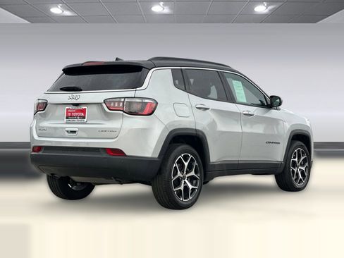 Used 2025 Jeep Compass Limited AWD/4WD image 9