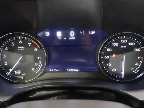 Certified 2025 Cadillac XT5 Premium Luxury w/ Technology Package AWD/4WD image 11