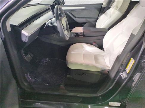 Used 2024 Tesla Model Y 2WD image 17
