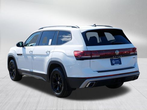 Certified 2024 Volkswagen Atlas Peak Edition SE AWD/4WD image 5