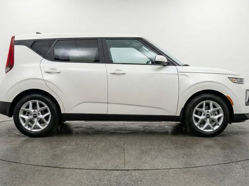 Used 2025 Kia Soul LX w/ LX Technology Package image 11