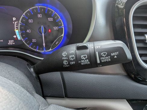Used 2023 Chrysler Pacifica Touring-L FWD image 29
