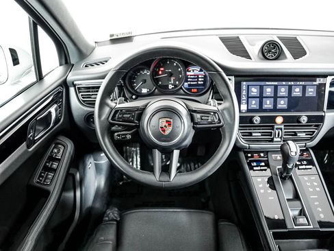 Used 2026 Porsche Macan AWD/4WD image 15
