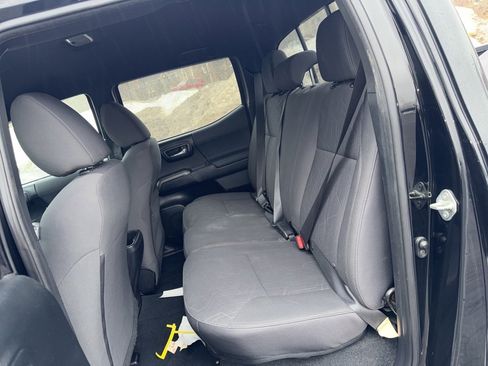 Used 2017 Toyota Tacoma TRD Sport image 10