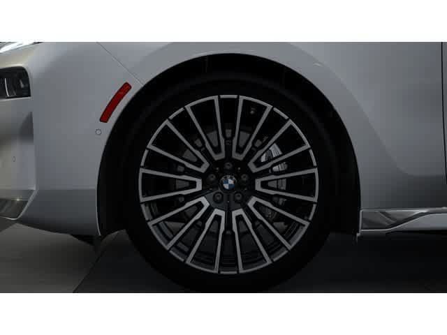 Used 2025 BMW i7 eDrive50 w/ Executive Package RWD image 7
