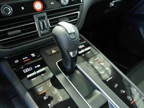 Certified 2025 Porsche Macan image 24