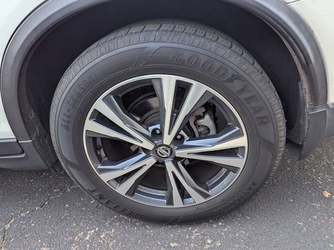 Used 2019 Nissan Rogue SV w/ Sun & Sound Touring Package image 7