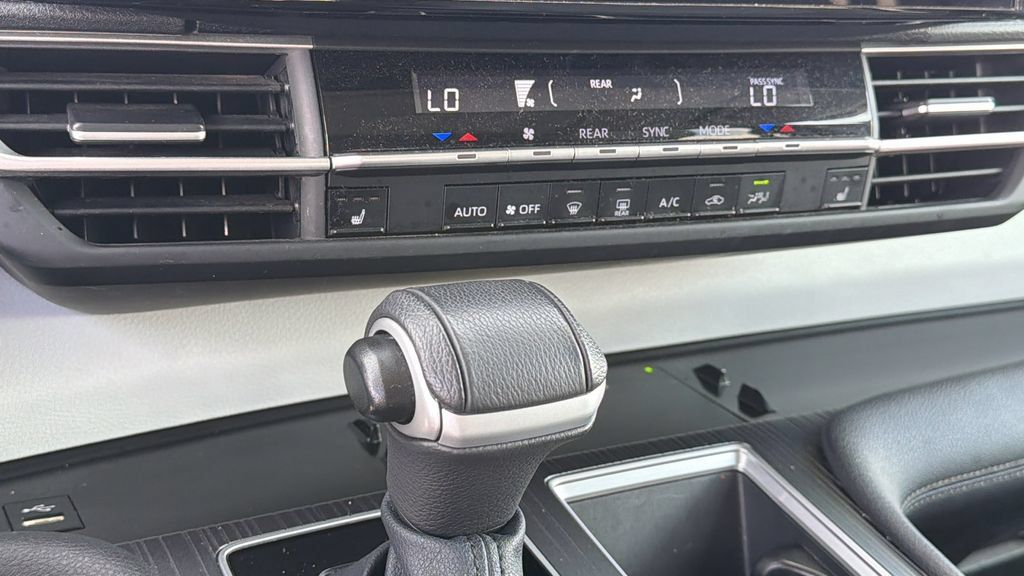 Certified 2025 Toyota Sienna XLE FWD image 14