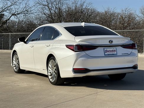 Used 2021 Lexus ES 300h Ultra Luxury w/ Accessory Package 2 image 4