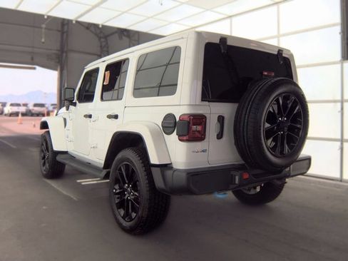 Used 2024 Jeep Wrangler Unlimited Sahara w/ Technology Group AWD/4WD image 8