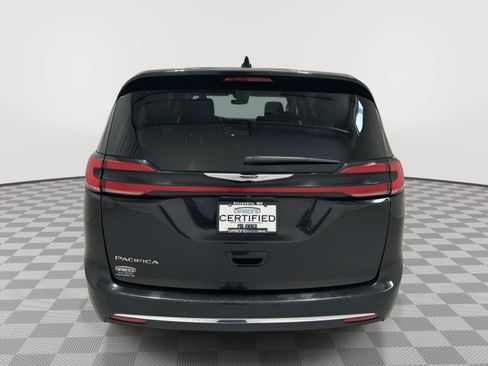 Used 2023 Chrysler Pacifica Touring-L FWD image 4