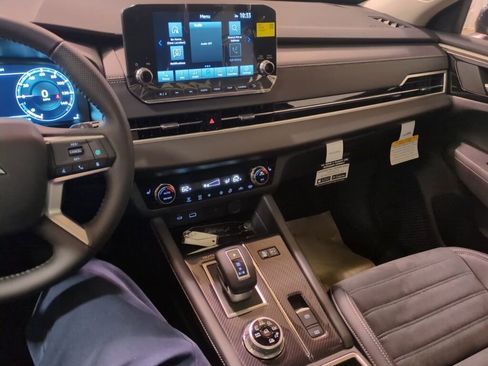 New 2025 Mitsubishi Outlander SE image 20