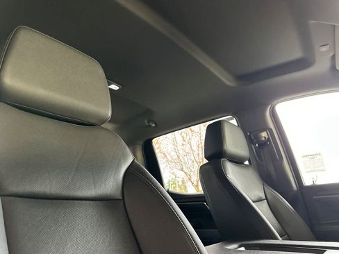 Used 2024 GMC Sierra 1500 SLT image 17