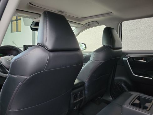 Used 2019 Toyota RAV4 XLE Premium FWD image 12