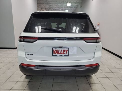 New 2026 Jeep Grand Cherokee Limited w/ Limited Altitude Package AWD/4WD image 5