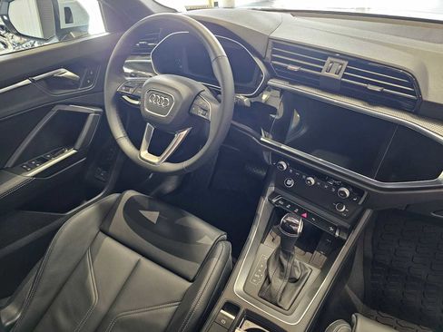 New 2025 Audi Q3 2.0T Premium image 10