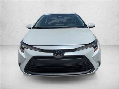Used 2024 Toyota Corolla LE FWD image 2