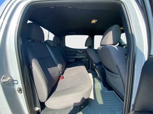 Used 2018 Toyota Tacoma TRD Sport w/ Technology Package RWD image 13