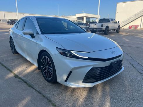 Used 2025 Toyota Camry XLE w/ Premium Package FWD image 3
