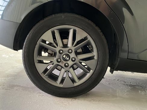 Used 2021 Kia Soul S image 24