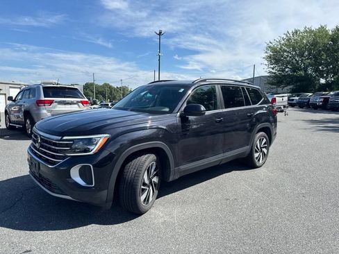 Used 2024 Volkswagen Atlas SE AWD/4WD image 3