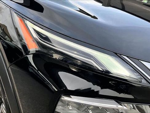 Certified 2022 Nissan Rogue Platinum w/ Head-Up Display Package image 27