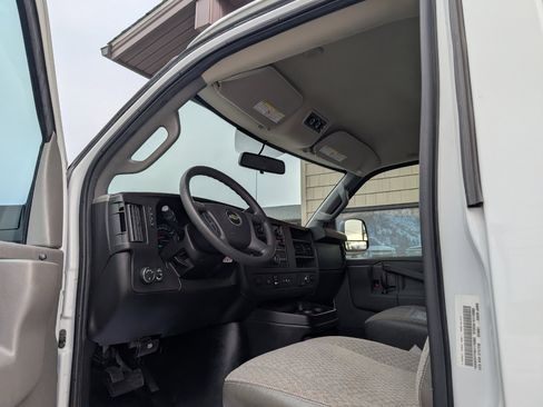 Used 2017 Chevrolet Express 2500 LT w/ LT Preferred Equipment Group image 13