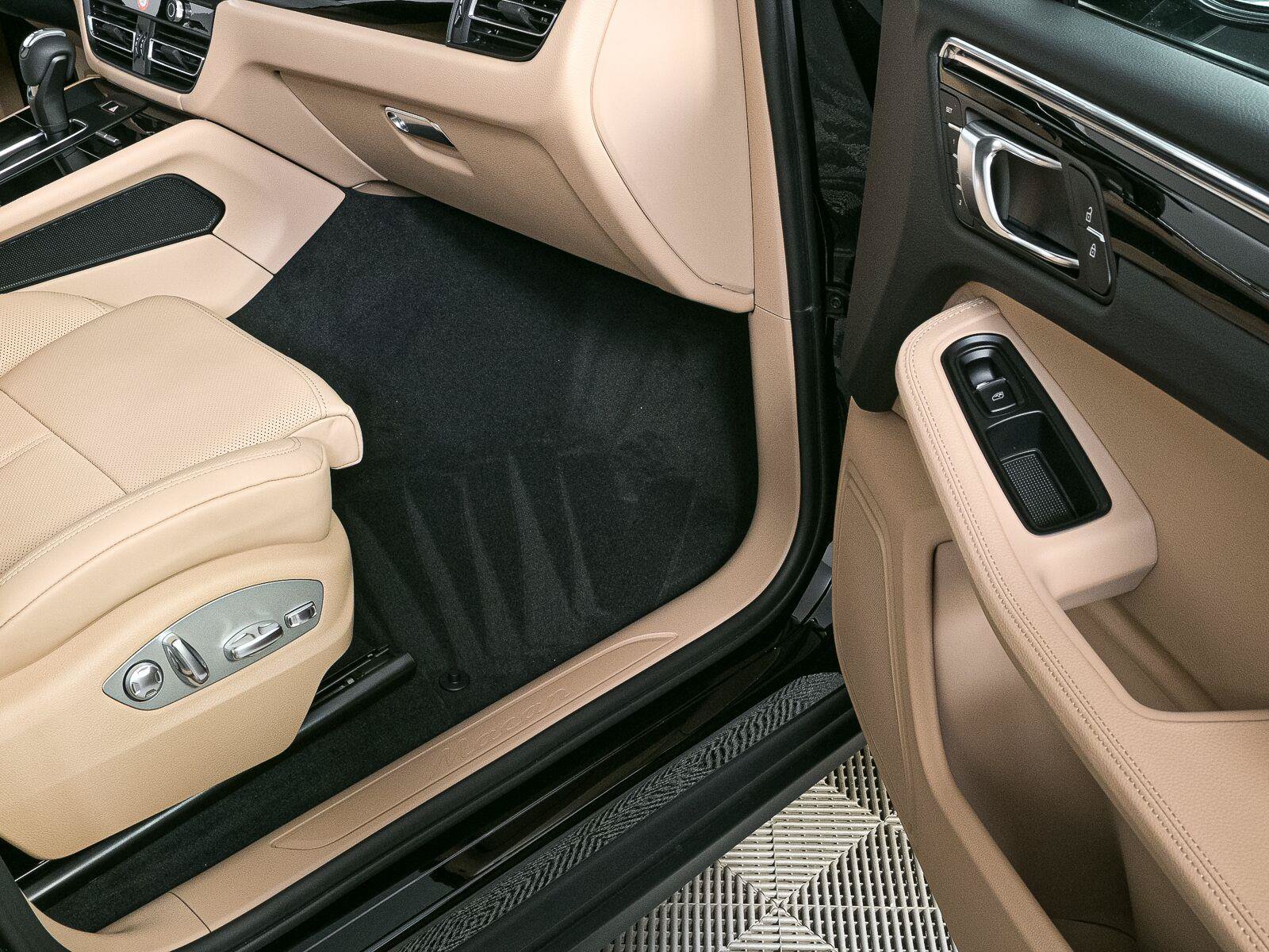 New 2026 Porsche Macan AWD/4WD image 25