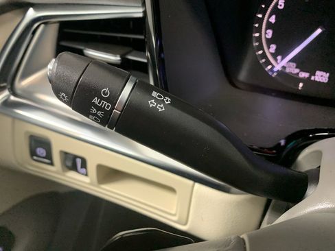 Used 2017 Cadillac XT5 Luxury image 38