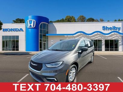 Used 2023 Chrysler Pacifica Touring-L