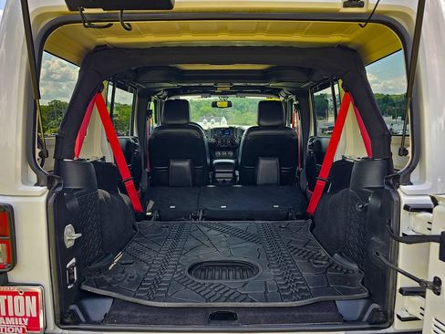 Used 2018 Jeep Wrangler Unlimited Rubicon AWD/4WD image 32