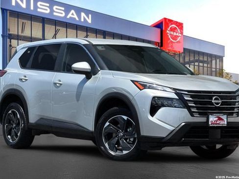 Certified 2025 Nissan Rogue SV AWD/4WD image 1