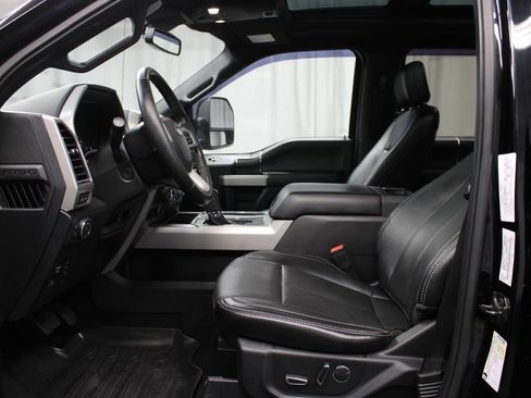 Used 2018 Ford F150 Lariat w/ Equipment Group 502A Luxury AWD/4WD image 11