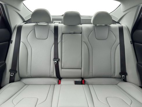 New 2026 Hyundai Elantra Limited FWD image 16