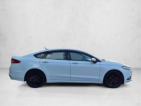 Used 2017 Ford Fusion SE w/ Equipment Group 201A FWD image 5