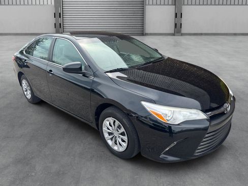 Used 2017 Toyota Camry LE image 25