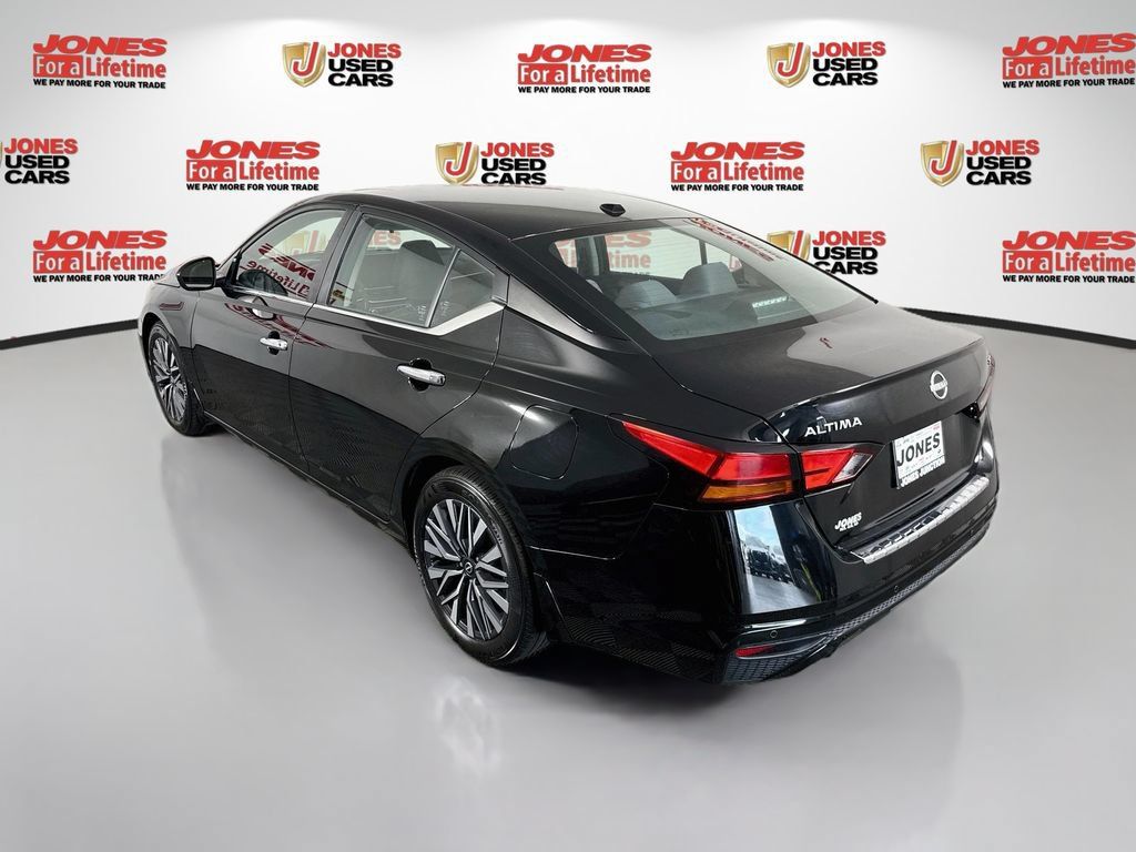 Certified 2023 Nissan Altima 2.5 SV w/ SV Premium Package FWD image 2