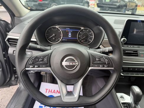 Used 2025 Nissan Altima 2.5 SV image 29