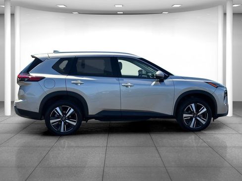 Used 2024 Nissan Rogue SL AWD/4WD image 8