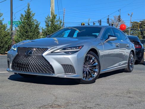 Used 2022 Lexus LS 500 image 2