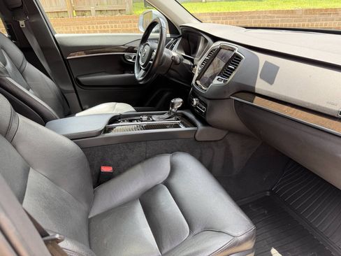 Used 2018 Volvo XC90 T6 Momentum w/ Convenience Package AWD/4WD image 9